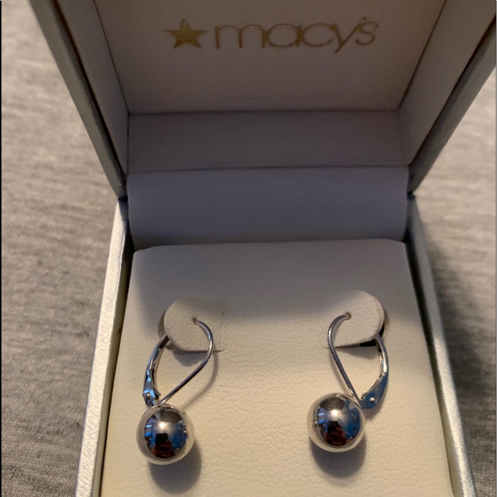 NWOT Macy’s silver earrings